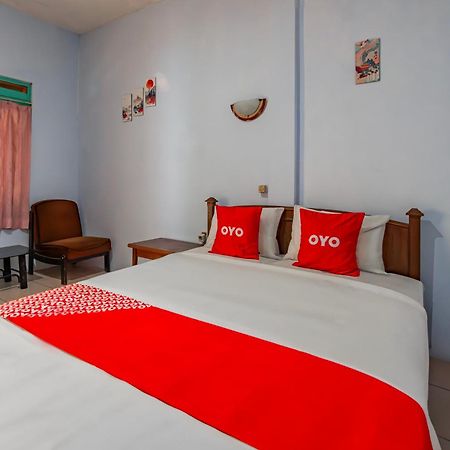 Oyo Bunga Matahari Guest House And Hotel Бату Екстериор снимка