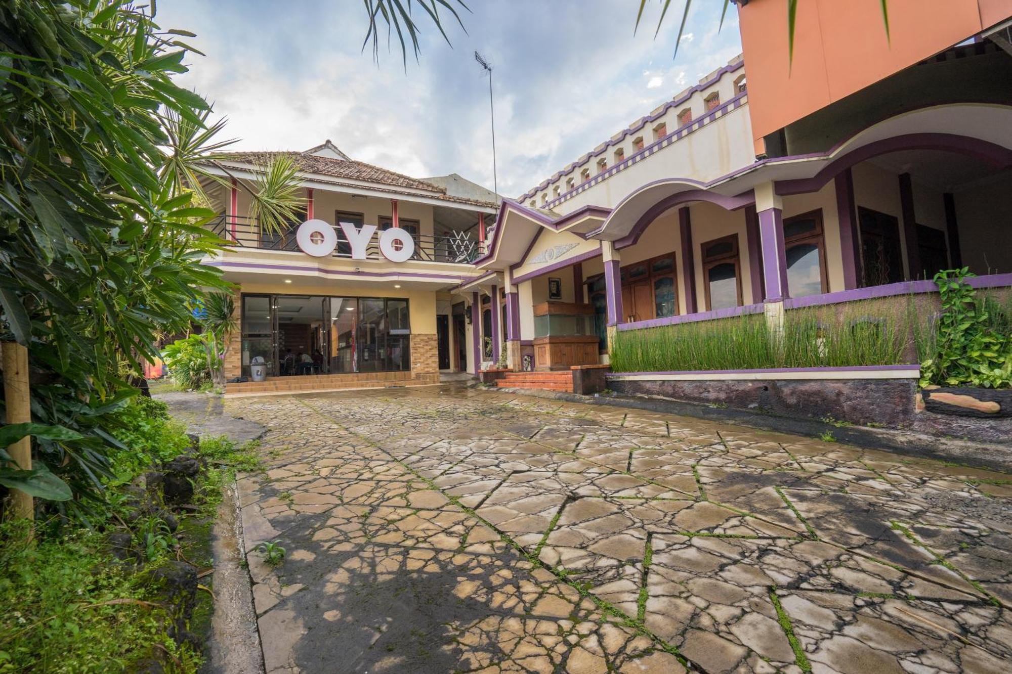 Oyo Bunga Matahari Guest House And Hotel Бату Екстериор снимка