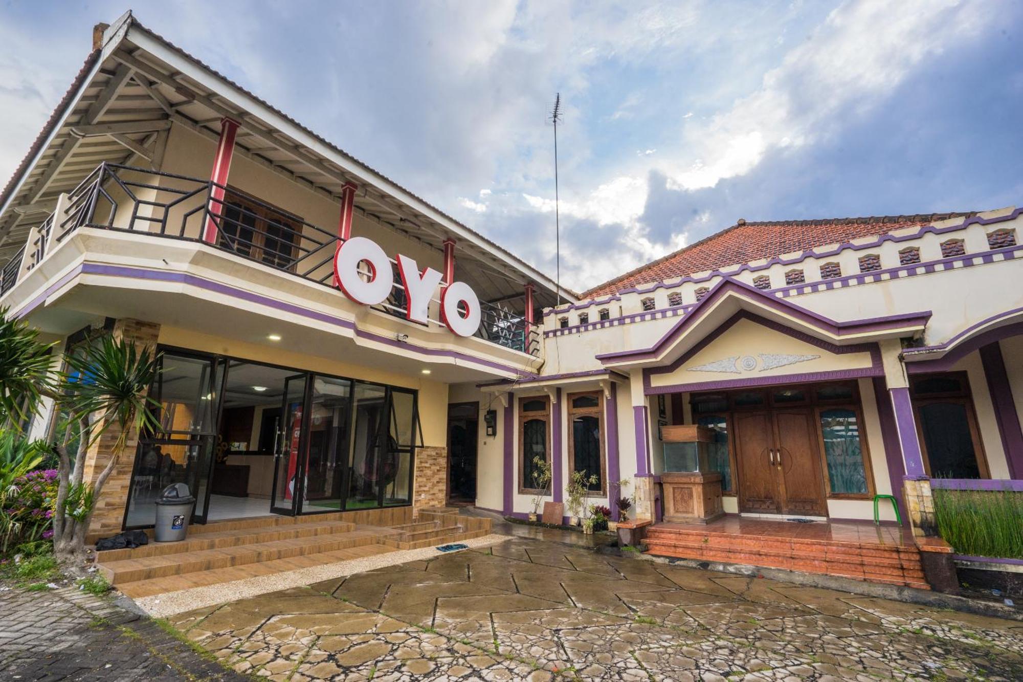 Oyo Bunga Matahari Guest House And Hotel Бату Екстериор снимка